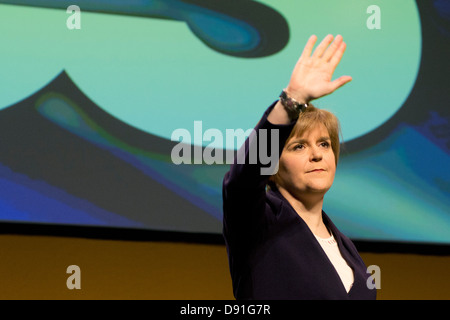 Mars 2013, Inverness. nicola sturgeon, depute chef du parti national écossais s'adresse aux délégués à la conférence du printemps. Banque D'Images