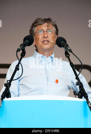 Londres, Royaume-Uni. 8 juin 2013. Fondateur de Microsoft, Bill Gates, fait son discours à environ 10 000 personnes au "SI" la pauvreté alimentaire événement dans Hyde Park, Londres. Credit : Andy Thornley/Alamy Live News Banque D'Images