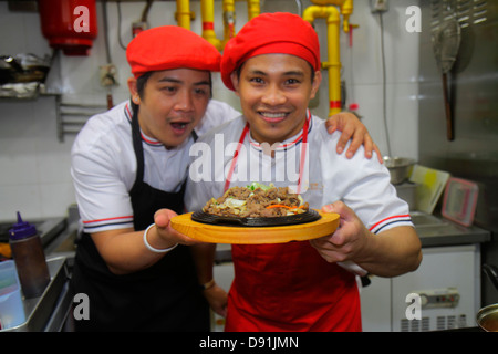 Singapour,Orchard Road,Plaza Singapura,shopping shopper shoppers magasins marché marchés achats vente, magasin de détail magasins d'affaires bus Banque D'Images