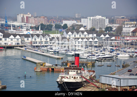 Les quais de Southampton et Marina, Southampton, Hampshire, Angleterre, Royaume-Uni Banque D'Images