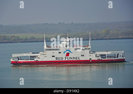 'Red Osprey' entrée des ferries Red Funnel Quais de Southampton, Southampton, Hampshire, Angleterre, Royaume-Uni Banque D'Images