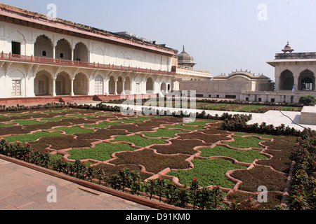 Jardin de la Cour faites par shah Jahan au fort d'Agra , site du patrimoine mondial de l'Agra, Uttar Pradesh, Inde Banque D'Images