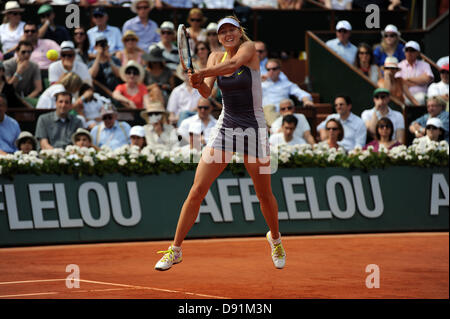 Paris, France. 8 juin, 2013. Maria Sharapova de Russie en action pendant le match entre Serena Williams des États-Unis d'Amérique et de la Russie de Maria Sharapova en finale de l'Open de France de Roland Garros. Credit : Action Plus Sport Images/Alamy Live News Banque D'Images