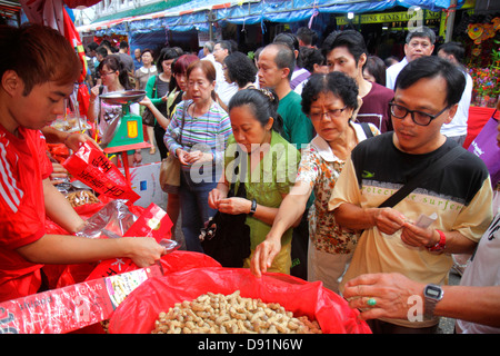 Singapour,Chinatown,shopping shopper shoppers shopping magasins marché achat, magasin magasins affaires entreprises, asiatique adolescents adolescents adolescents adolescents ma Banque D'Images