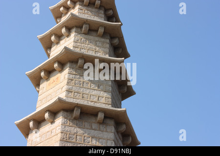 Maoshan Tower. Une ancienne pagode en pierre construit par la dynastie Ming dans les années 1300 comme un marqueur pour les navires. Il a été détruit dans les années 1960 et reconstruit en 1982. Comté de Kinmen, Taiwan Banque D'Images