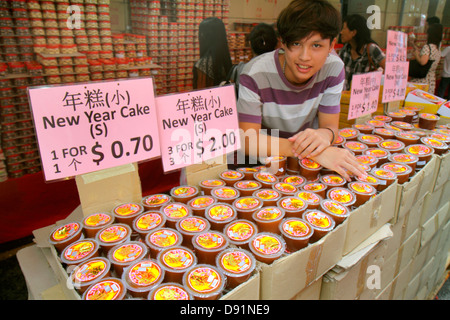 Singapour,Chinatown,shopping shopper shoppers magasins marché marchés marché achats vendre, magasin de détail magasins d'affaires entreprises, asiatique adolescent Banque D'Images