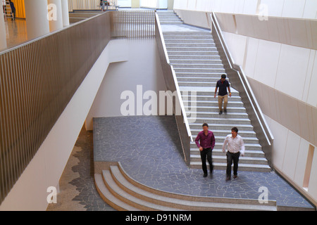 Singapour Université nationale de Singapour nus,ville universitaire,école,étudiants campus,homme asiatique hommes,auditorium,marches escalier,int Banque D'Images