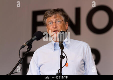 Londres, Royaume-Uni. 8 juin, 2013. Le milliardaire américain Bill Gates s'adresse à un rassemblement à Hyde Park pour lutter contre la faim dans le monde et la faim en vue du sommet du G8 réuni à Londres Crédit : amer ghazzal/Alamy Live News Banque D'Images