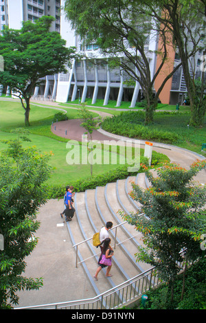 Université nationale de Singapour nus,ville universitaire,école,étudiants,campus,asiatique homme hommes,femme femmes,marches escalier Banque D'Images