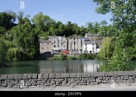 Scenic Cromford Mill Pond dans le village de Cromford Derbyshire Angleterre Royaume-Uni Banque D'Images