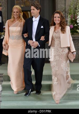 Stockholm, Suède. 8 juin, 2013. Les clients quittent la Chapelle du Palais Royal de Stockholm, Suède, après le mariage de la princesse suédoise Madeleine et Chris O'Neill, 08 juin 2013. Photo : Frank May photo ACE alliance Banque D'Images