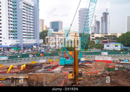 Singapour,Jalan Besar,Rochor MRT Station,métro,transport en commun,sous un nouveau chantier de construction de bâtiment, ville horizon paysage urbain,skysr Banque D'Images