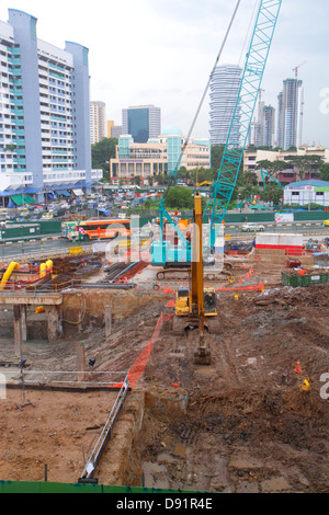 Singapour,Jalan Besar,Rochor MRT Station,métro,transport en commun,sous un nouveau chantier de construction de bâtiment, ville horizon paysage urbain,skysr Banque D'Images