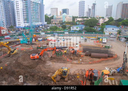 Singapour,Jalan Besar,Rochor MRT Station,métro,transport en commun,sous un nouveau chantier de construction de bâtiment, ville horizon paysage urbain,skysr Banque D'Images