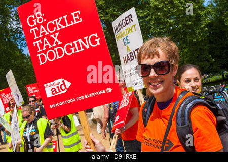 Londres, Royaume-Uni. 8 juin, 2013. Des milliers de personnes arrivent à la grande si l'événement à Londres à la demande du prochain G8 traite de la sécurité alimentaire pour les pauvres du monde. Crédit : Paul Davey/Alamy Live News Banque D'Images