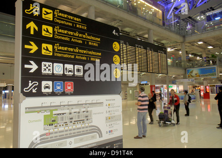 Bangkok Thaïlande,Thai,aéroport international Suvarnabhumi,BKK,terminal,informations,indications,panneau,symboles,bilingue,thaï,Thai1301207005 Banque D'Images