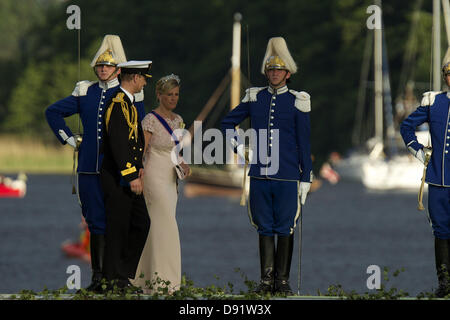 Stockholm, l'Espagne. 8 juin, 2013. Le prince Edward, comte de Wessex et Sophie, comtesse de Wessex, assister à la soirée après le banquet de mariage de la Princesse Madeleine de Suède et Christopher O'Neill hébergé par le Roi Carl Gustaf et la reine Silvia XIV à Drottningholm Palace le 8 juin 2013 à Stockholm, Suède. (Crédit Image : Crédit : Jack Abuin/ZUMAPRESS.com/Alamy Live News) Banque D'Images