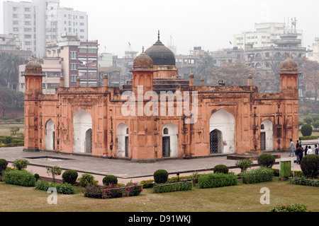 Mausolée de Bibi Pari à l'intérieur du fort Lalbagh, Dhaka, Bangladesh, en Asie Banque D'Images