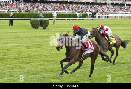 Elmont, New York, USA. 8 juin, 2013. Point d'entrée, monté par John Velazquez, gagne le Woodford Reserve Manhattan H. (Grade I) sur Belmont Stakes journée au parc Belmont à Elmont, New York le 7 juin 2013. (Crédit Image : Crédit : Scott Serio/Eclipse/ZUMAPRESS.com/Alamy Live News) Banque D'Images