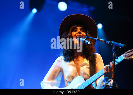 Liverpool, Royaume-Uni. 8 juin, 2013. Radio lisse : l'amour de la musique en direct sur les quais. Katie Melua effectue lors de l'événement le samedi 8 juin 2013 à Liverpool. Crédit : Christopher Middleton/Alamy Live News Banque D'Images