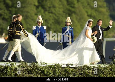 8 juin, 2013 - Stockholm, Suède - LA PRINCESSE MADELEINE & Christopher O'NEILL arrivent pour le banquet du soir après leur mariage à Drottningholm Palace le samedi à Stockholm. (Crédit Image : © Jack Abuin/ZUMAPRESS.com) Banque D'Images