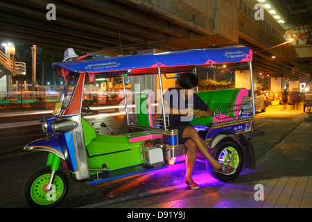 Bangkok Thaïlande, Thai, Pathum WAN, Rama 1 Road, taxi, auto rickshaw, tuk-tuk, sam-lor, nuit de vie nocturne après la nuit, Asian ethnient immig Banque D'Images