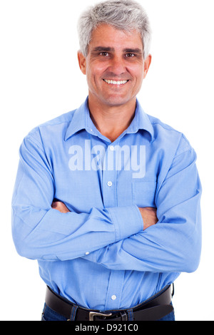 Portrait d'homme mûr les bras croisés sur fond blanc Banque D'Images