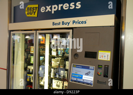 Texas,Sud,Sud-Ouest,Houston,aéroport intercontinental George Bush,IAH,porte,shopping shopper shoppers magasins marché marché achat sel Banque D'Images