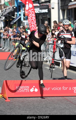 Course urbaine Cyclecross LCC marché de Smithfield, Londres UK. 8 juin 2013. Banque D'Images