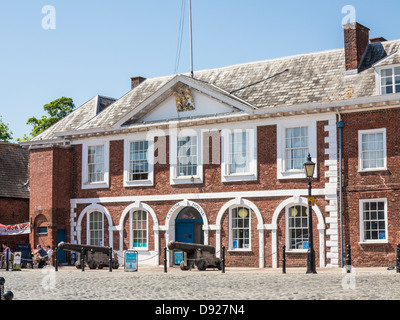 L'Ancienne Douane sur Exeter Quay, à côté de la rivière Exe, Exeter, Devon, Angleterre Banque D'Images