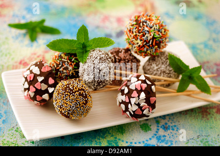 Chocolate cake pops. Recette disponible. Banque D'Images