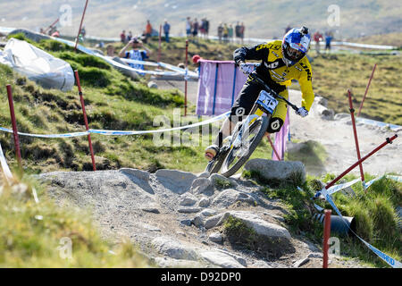 Fort William, Royaume-Uni. 9 juin, 2013. Champion National britannique Gee Atherton GT Factory Racing sur son chemin pour gagner la Coupe du Monde de vélo de montagne UCI de Fort William. Credit : Action Plus Sport Images/Alamy Live News Banque D'Images