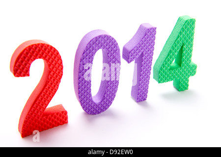 L'année 2014 dans les lettres en mousse colorée sur l'angle indiqué sur fond blanc pour la nouvelle année Banque D'Images