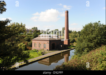 La nouvelle station de pompage à Smethwick Sandwell et l'ancien canal de la ligne principale de Birmingham Banque D'Images