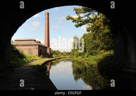 La nouvelle station de pompage à Smethwick Sandwell et l'ancien canal de la ligne principale de Birmingham Banque D'Images