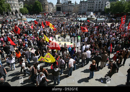 Londres, Royaume-Uni. 8 juin 2013. Les Turcs ont organisé une grande manifestation à Trafalgar Square à l'encontre de la réponse du gouvernement Erdogan à la protestation à Gazi Crédit : Mario Mitsis / Alamy Live News Banque D'Images