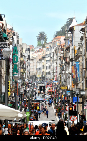 La rue principale de la vieille ville de Santa Catarina rua Porto Portugal Banque D'Images