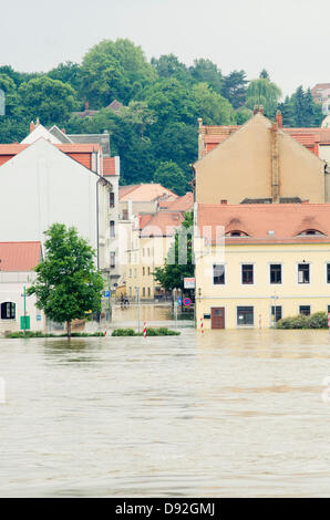 Meissen, Saxe, Allemagne, 9 Jun 2013.- nettoyage de Messen ville en Saxe d'Allemagne. Elbe avait inondé la ville de Meissen en Saxe et quelques autres villes le long de la rivière Elbe. Credit : kmt rf/Alamy Live News Banque D'Images