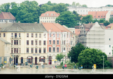 Meissen, Saxe, Allemagne, 9 Jun 2013.- nettoyage de Messen ville en Saxe d'Allemagne. Elbe avait inondé la ville de Meissen en Saxe et quelques autres villes le long de la rivière Elbe. Credit : kmt rf/Alamy Live News Banque D'Images