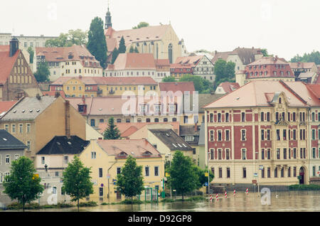 Meissen, Saxe, Allemagne, 9 Jun 2013.- nettoyage de Messen ville en Saxe d'Allemagne. Elbe avait inondé la ville de Meissen en Saxe et quelques autres villes le long de la rivière Elbe. Credit : kmt rf/Alamy Live News Banque D'Images