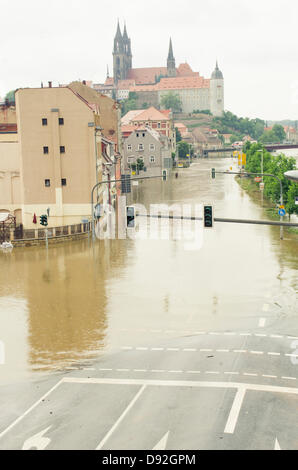 Meissen, Saxe, Allemagne, 9 Jun 2013.- nettoyage de Messen ville en Saxe d'Allemagne. Elbe avait inondé la ville de Meissen en Saxe et quelques autres villes le long de la rivière Elbe. Credit : kmt rf/Alamy Live News Banque D'Images