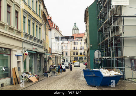 Meissen, Saxe, Allemagne, 9 Jun 2013.- nettoyage de Messen ville en Saxe d'Allemagne. Elbe avait inondé la ville de Meissen en Saxe et quelques autres villes le long de la rivière Elbe. Credit : kmt rf/Alamy Live News Banque D'Images