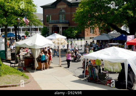 Les gens d'artisanat vendeur tentes à Canal jours juste à Fairport, New York, États-Unis Banque D'Images