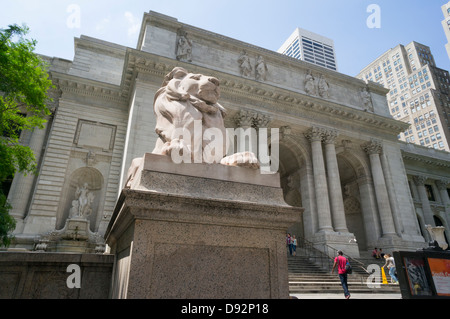 La New York Public Library branche principale sur la Cinquième Avenue à New York City Banque D'Images