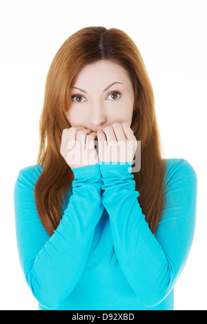 Young woman eating a souligné ses ongles , isolé sur blanc. Banque D'Images