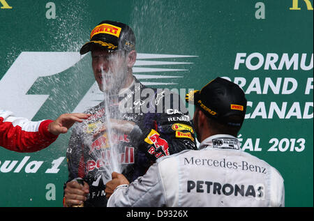 Montréal, Canada. 9 juin 2013. douche de champagne pour le vainqueur Sebastian Vettel (GER), Infiniti Red Bull Racing de Lewis Hamilton (GBR), Mercedes AMG Petronas F1 Team (3e) - Championnat du Monde de Formule1 2013 - 07 au Circuit Gilles Villeneuve, Montréal, Canada - Dimanche 09 Juin 2013 Crédit : afp photo alliance/Alamy Live News Banque D'Images