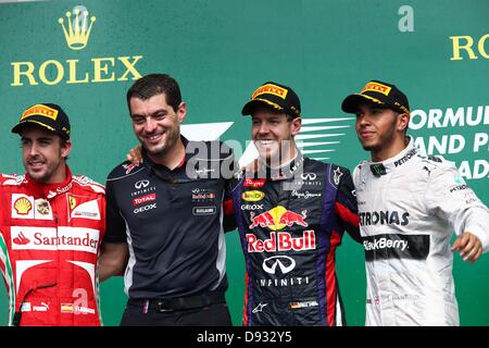 Montréal, Canada. 9 juin 2013. top trois sur le podium (L-R), Fernando Alonso (ESP), Scuderia Ferrari (2ème), Guillaume 'Rocky' Rocquelin ingénieur de course à Sebastian Vettel (GER), Infiniti Red Bull Racing, Sebastian Vettel (GER), Infiniti Red Bull Racing (vainqueur de l'épreuve et de Lewis Hamilton (GBR), Mercedes AMG Petronas F1 Team (3e) - Championnat du Monde de Formule1 2013 - 07 au Circuit Gilles Villeneuve, Montréal, Canada - Dimanche 09 Juin 2013 Crédit : afp photo alliance/Alamy Live News Banque D'Images