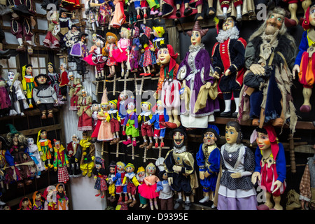 Intérieur d'un magasin de marionnettes à Prague, République Tchèque Banque D'Images