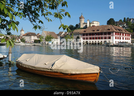 La vieille ville de Schaffhausen avec la forteresse Munot sur Suisse Banque D'Images