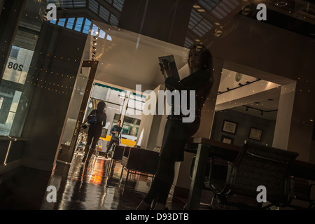 African American Woman in office Banque D'Images